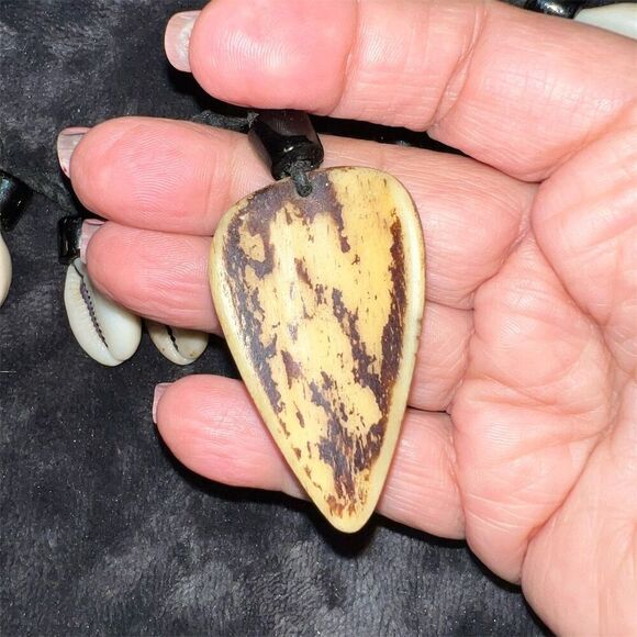 Vintage Cowrie Shell Pendant Necklace Black Bohemian - Picture 3 of 6